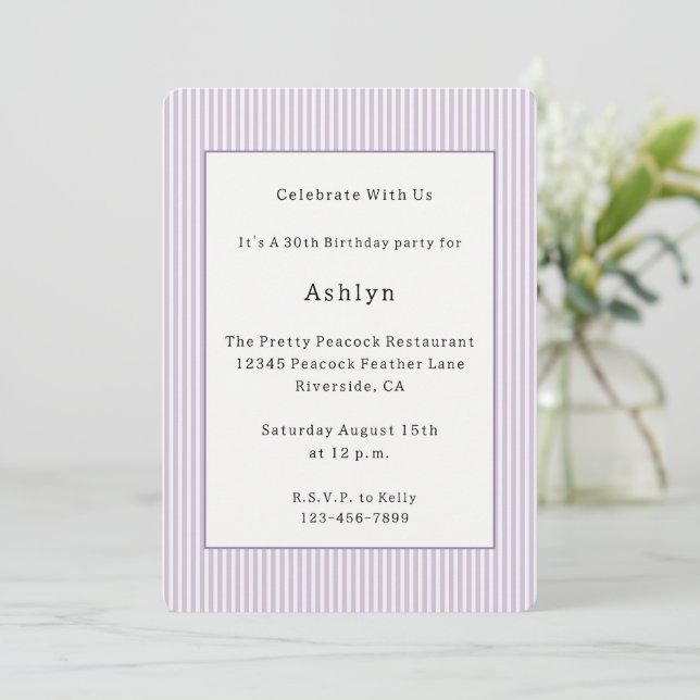 Invitación Cumpleaños de rayas blancas y lavanda bonitas (Anverso de pie)