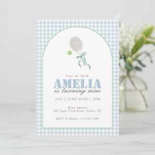 Invitación Cumpleaños de tenis de gingham azul para niñas de