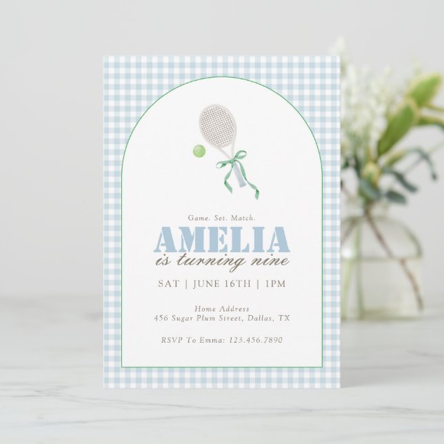 Invitación Cumpleaños de tenis de gingham azul para niñas de  (Anverso de pie)