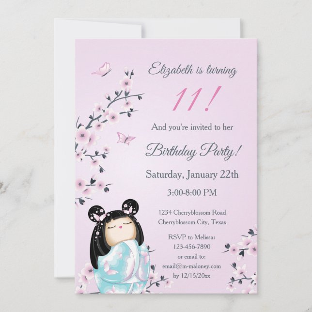 Invitación Cumpleaños del Chica Kokeshi Doll Cherry Blossoms (Anverso)
