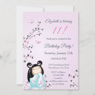 Invitación Cumpleaños del Chica Kokeshi Doll Cherry Blossoms