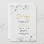 Invitación Cumpleaños elegante de 70 White & Gold Floral<br><div class="desc">Invitaciones de cumpleaños para adultos | Setenta White & Gold Floral Elegante 70ª Moda Invitación al cumpleaños Este elegante diseño de moda presenta un tema femenino de color blanco y vegetación floral y una tipografía con guión de oro sobre un fondo blanco roto. Personalice la invitación con sus detalles y...</div>