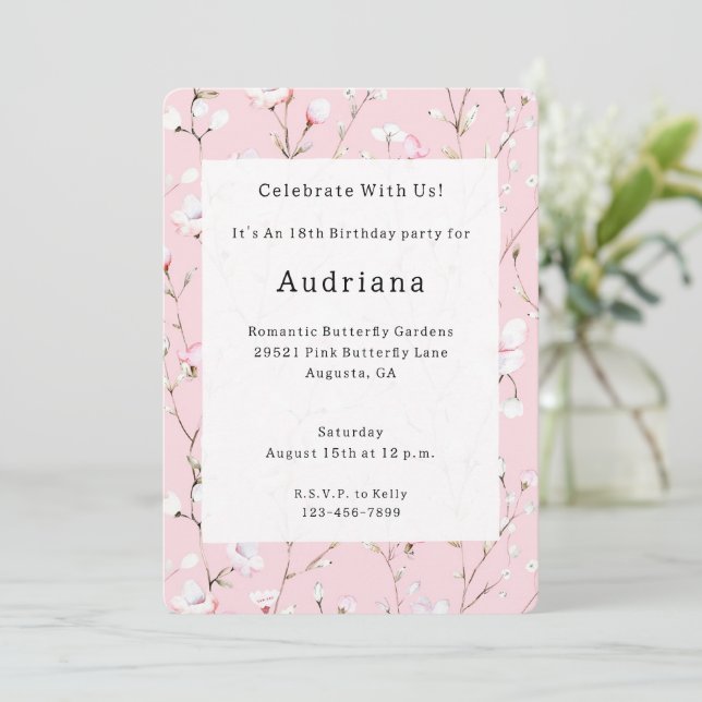 Invitación Cumpleaños floral blanca rosada de bonito (Anverso de pie)