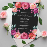 Invitación Cumpleaños floral rosa negro dorado rubor rosa púr<br><div class="desc">Una elegante tarjeta de invitación para una fiesta de cumpleaños número 50 (o cualquier edad). Flores contemporáneas de color rosa,  violeta y oro rosa coloreadas en color agua,  flores como decoración. Un fondo negro de moda. El nombre está escrito con un guión de estilo con letras a mano blanca.</div>