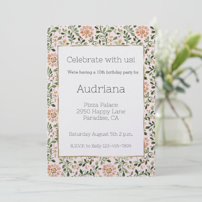 Invitación Cumpleaños Flores de Melocotón Rosado Hojas Verdes (Anverso de pie)