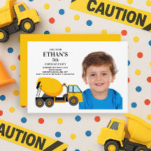 Cumpleaños infantil con camión de cemento amarillo