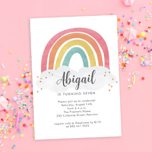 Invitación Cumpleaños infantil de caligrafía de arcoíris colo