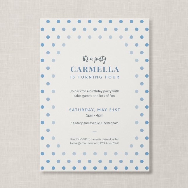 Invitación Cumpleaños infantil sofisticado de lunares azules  (Blue Polka Dot - 5x7" Birthday Party Invitation)