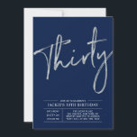 Invitación Cumpleaños moderno 30 | Fiesta de treinta en plata<br><div class="desc">Celebra tu día especial con esta sencilla y elegante invitación para una fiesta de cumpleaños número 30. Este diseño presenta una elegante letra de pincel con un diseño limpio y una combinación de colores azul marino y plata. Más diseños disponibles en mi tienda BaraBomDesign.</div>