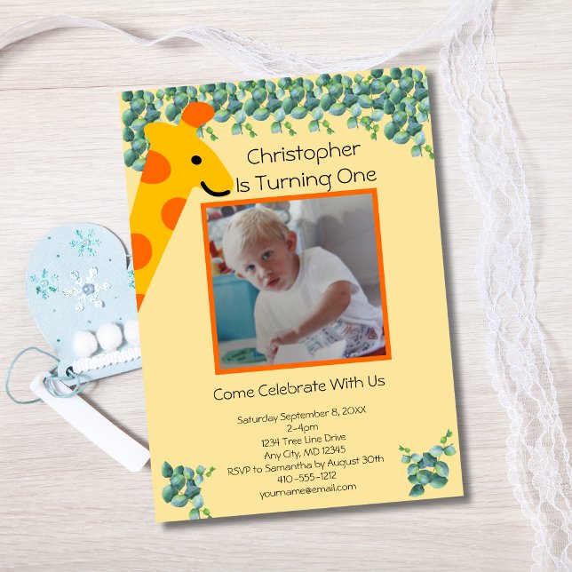 Invitación Cumpleaños número 1 de los chicos de la foto de la (Giraffe Photo 1st Birthday invitation. Printed or digital download)