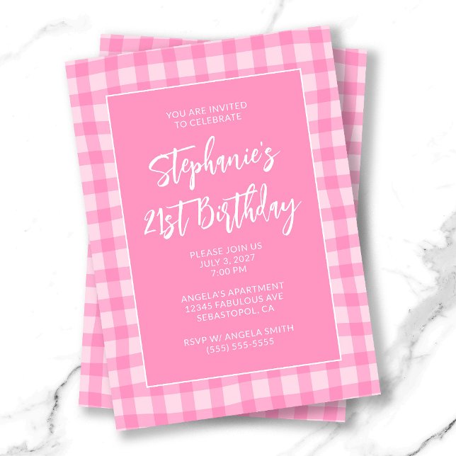 Invitación Cumpleaños número 21 con gingham rosa ondulado de  (Wavy Pink Summer Gingham Bold 21st Birthday Invitation)