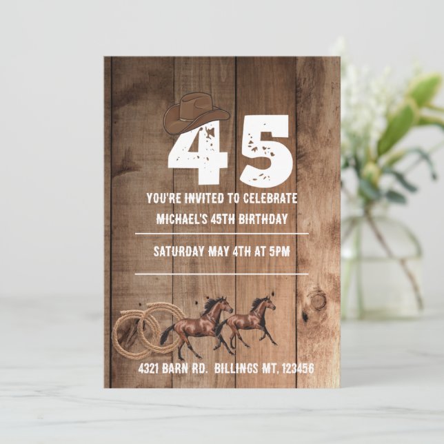 Invitación Cumpleaños número 45 con tema de vaquero de madera (Anverso de pie)