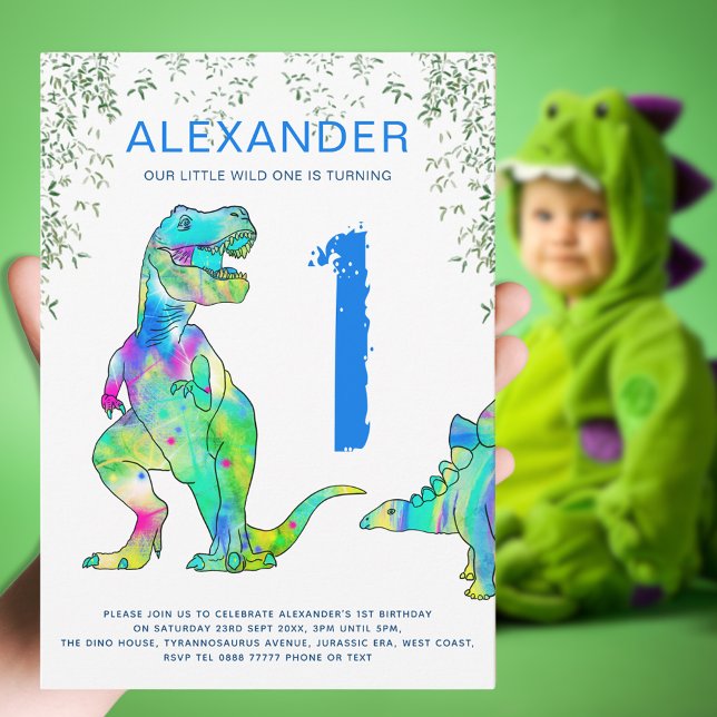 Invitación Cumpleaños número uno de Wild One T Rex azul (Dinosaur wild one modern 1st birthday party blue invitation with colorful T-Rex and Stegosaurus dino)