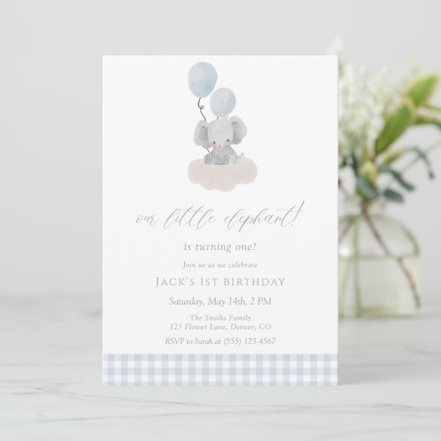 Invitación Cumpleaños número uno del niño elefante de gingham (Anverso de pie)