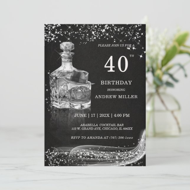 Invitación Cumpleaños personalizado plata y negro para él (Anverso de pie)