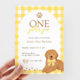 Invitación Cumpleaños Primero Goldendoodle Amarillo Gingham