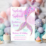 Invitación Cumpleaños Púrpura de Sirena<br><div class="desc">Esta encantadora invitación se caracteriza por una colorida cola de sirena con falsos adornos purpurinas de oro.</div>