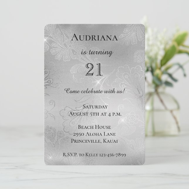 Invitación Cumpleaños romántico plateado floral (Anverso de pie)
