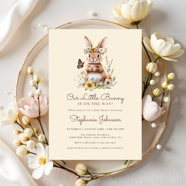 Invitación Cute conejo conejo zurrón floral Baby Shower (Cute Bunny Rabbit Spring Floral Baby Shower Invitation)