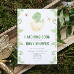 Invitación Cute dinosaurio acuarela Hatching pronto Baby Show<br><div class="desc">Bienvenidos a su ocasión especial con esta divertida y única Invitación Baby Shower de Cute Dinosaur Watercolor Hatching pronto. ¡Esta tarjeta adorable será un éxito! Con un bebé dinosaurio verde que nace de su huevo, rodeado de frondosas hojas de la jungla, y la leyenda "eclosión pronto". Esta encantadora invitación le...</div>