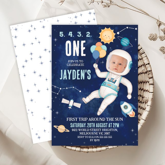 Invitación Cute espacio azul primer viaje alrededor del domin (First Trip Around The Sun 1st Birthday Invitation, Outer Space First Birthday Invitation Template, )