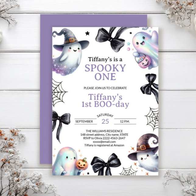 Invitación Cute fantasma espantó Halloween 1 cumpleaños Invit (Cute pastel ghost birthday invitation with bows and cobwebs — perfect for a Halloween party)