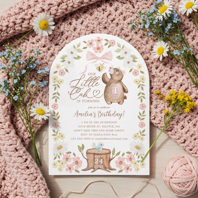 Invitación Cute Floral Woodland Bear Pequeña Cubo Primer Cump (Cute Floral Woodland Bear Little Cub 1st Birthday Invitation)
