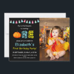 Invitación Cute Kids Colorful Photo Pumpkin Cumpleaños<br><div class="desc">Anuncie el día especial de su pequeña con nuestra adorable invitación al cumpleaños de la calabaza de fotos coloridas para niños Cute Kids, una manera deliciosa de invitar a los invitados a celebrar su primer aniversario. Esta encantadora invitación cuenta con vibrantes calabazas acuáticas y acentos purpurinas dorados, que capturan perfectamente...</div>