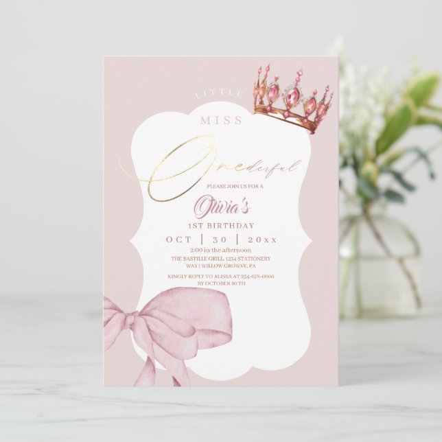 Invitación Cute Lazo Rosa y Corona Cumpleaños 1  (Anverso de pie)