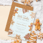 Invitación Cute Little Cookie Wins Navidades Baby Shower<br><div class="desc">Celebra tu próxima llegada con nuestra encantadora invitación a la ducha de bebé. Adornado con un hombre de pan de jengibre de acuarela dulce, delicados copos de nieve y elementos festivos. Presenta el mensaje, "Nuestra pequeña galleta está en camino", en una adorable tipografía. El fondo azul pastel aporta un toque...</div>