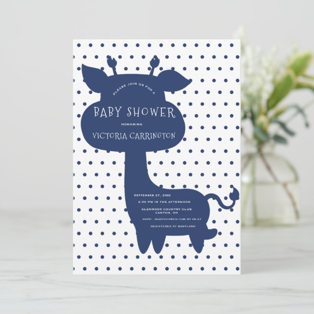 Invitación Cute Navy Blue Giraffe Polkadot Baby Shower (Anverso de pie)