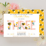 Invitación Cute pronto será tres Chicas Floral tres cumpleaño<br><div class="desc">Celebra un hito especial con nuestra invitación a los tres Chicas Floral de "Cute pronto se llevará tres", dulce como miel. Esta encantadora invitación se caracteriza por sus colores modernos, en tonos rosa y amarillo mullidos, que crean un ambiente suave y encantador. La parte delantera muestra hermosas letras florales decoradas...</div>