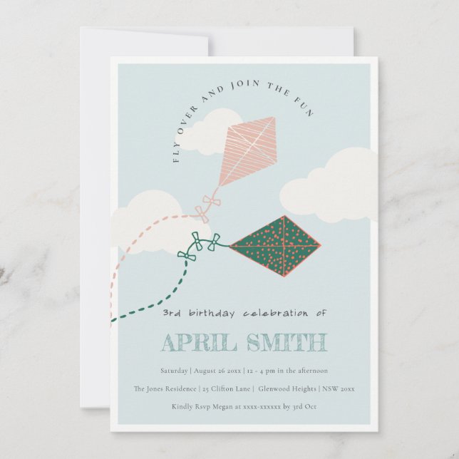 Invitación Cute rosa azul volador cometa cielo nubes cumpleañ (Anverso)