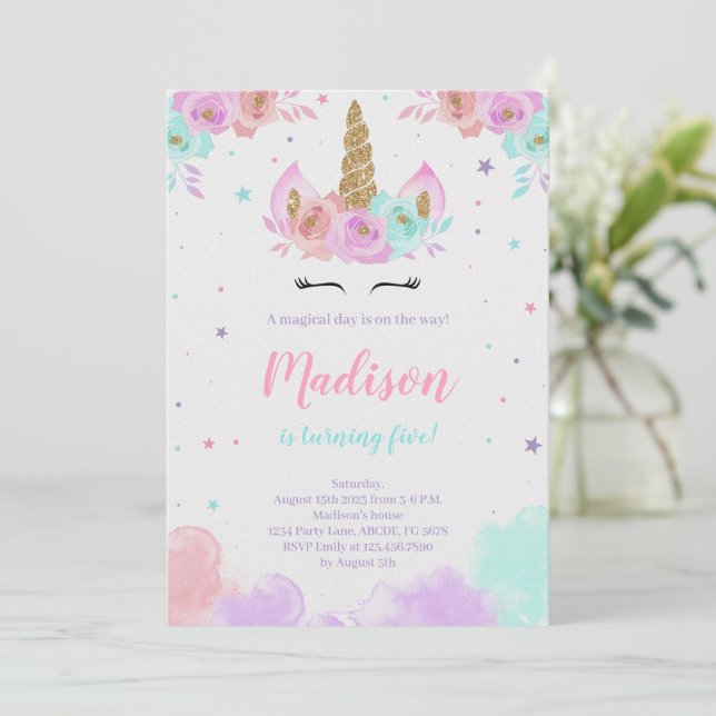 Invitación Cute Unicornio cumpleaños Floral Magnífica Unicorn (Anverso de pie)