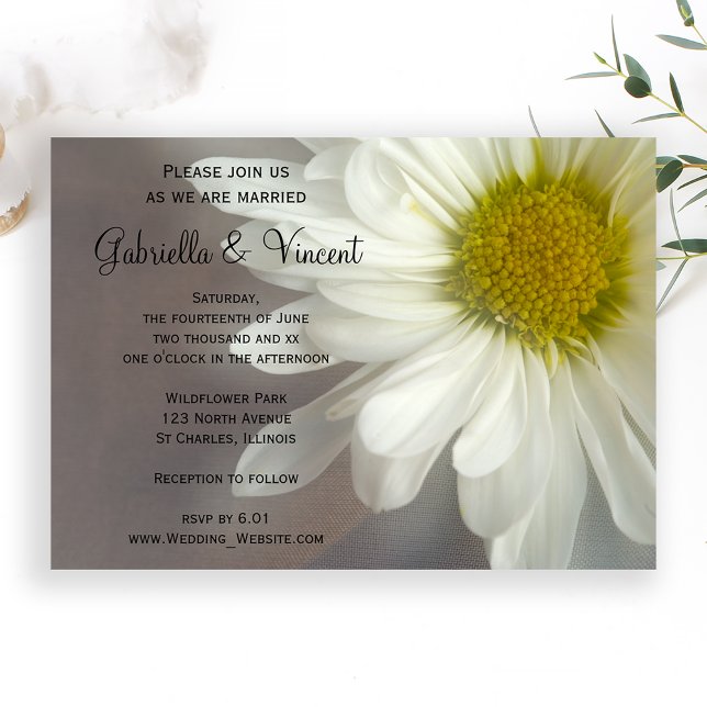 Invitación Daisy blanco suave sobre Boda gris (Subido por el creador)