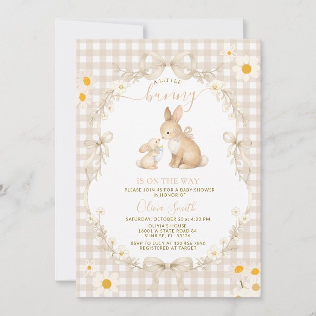 Invitación Daisy Spring Neutral Gingham Bunny Baby Shower (Anverso)