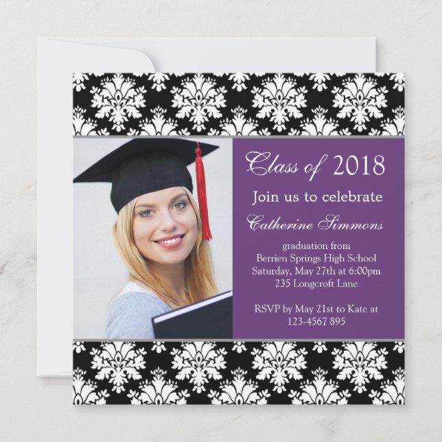 Invitación Damasco blanco negro, fiesta de graduación morada (Anverso)