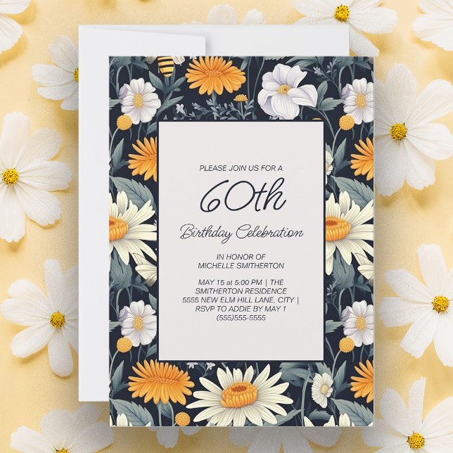 Invitación Dandelions Daisies Marina Adulto Azul 60 cumpleaño (Pretty yellow dandelions and white daisies on navy blue 60th birthday party invitation)