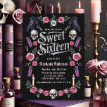 Invitación Dark Academia Gótica Plata Floral Dulce 16<br><div class="desc">Invite a sus invitados a una encantadora y hermosa celebración de Sweet 16 con esta oscura invitación inspirada en el mundo académico. El diseño gótico presenta una impresionante tipografía de plata contra un fondo negro profundo, acentuado con llaves antiguas y misteriosos cuervos. Esta invitación única crea el ambiente perfecto para...</div>
