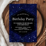 Invitación Dark Blue Midnight Starry Sky Birthday Party<br><div class="desc">Invite a sus huéspedes con esta elegante invitación de cumpleaños por el cielo nocturno que incluye un moderno overlay hexagonal. Simplemente agregue los detalles de su evento en esta plantilla fácil de usar para convertirla en una invitación única.</div>