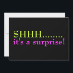 Invitación de 40º cumpleaños de Surprise<br><div class="desc">La invitación para la fiesta de cumpleaños negra,  verde limón y rosa caliente es para la próxima celebración de la fiesta de cumpleaños 40 de la colina. Nuestra plantilla está lista para su próximo evento.</div>