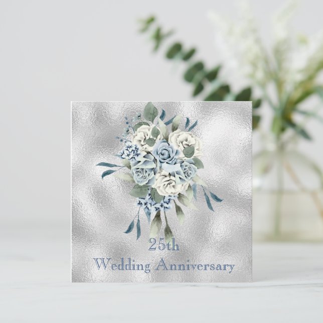 Invitación de aniversario de boda floral azul polv (Anverso de pie)