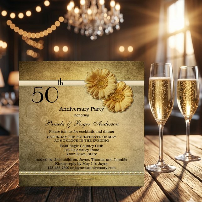 Invitación de aniversario de flores de margarita v (Elegant anniversary party invitation in vintage style with golden daisies on a burlap background)
