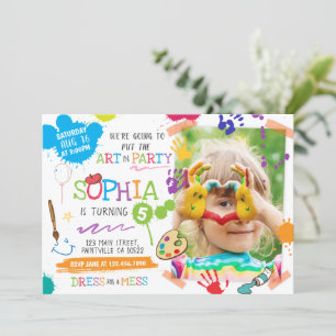 Invitación de artistas coloridos con manchas de pi