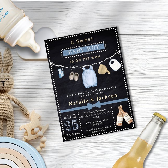 Invitación de Baby Shower a Chalkboard Boy Clothes (Chalkboard Boy Clothes Beer Baby Shower)