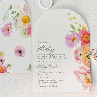 Invitación de baby shower con arco floral elegante
