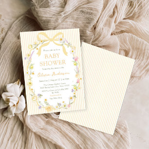 Invitación de baby shower con lazo amarillo y raya