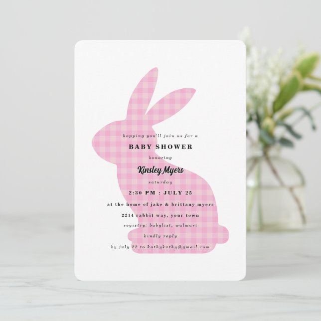 Invitación de baby shower de conejito de gingham r (Anverso de pie)