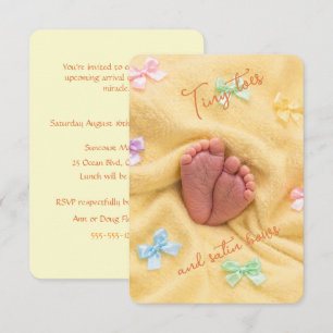 Invitación de baby shower de lazos de satén Tiny T