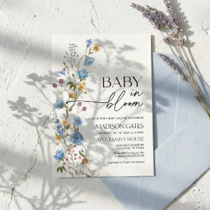 Invitación de baby shower floral azul, bebé en flo